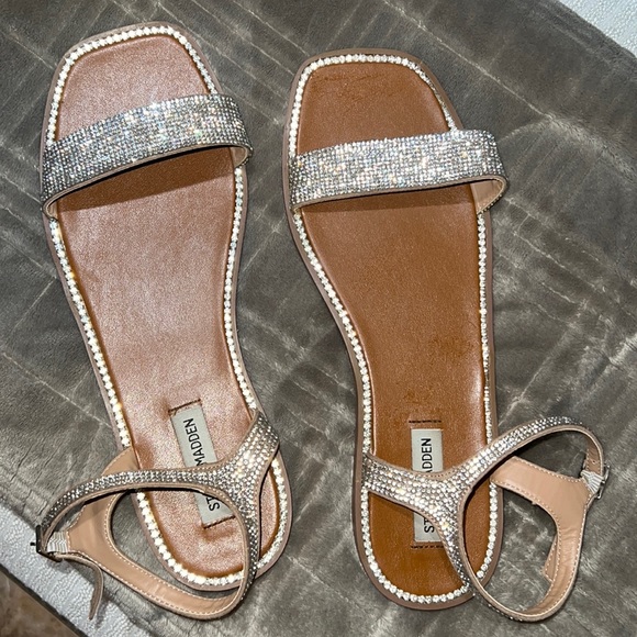 Steve Madden flat sandals size 11